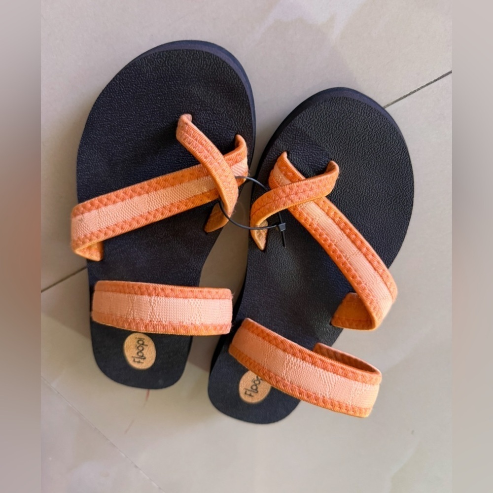 Floopi Criss Cross Sandals Floopi Flip Flops for Women: - Picture 2 of 7
